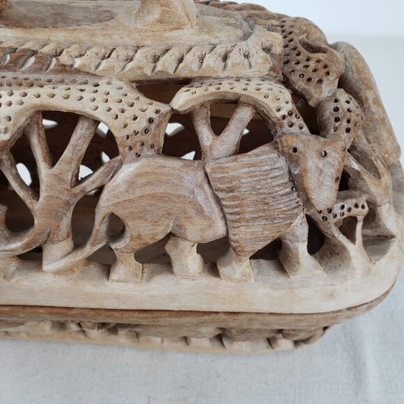 Folk Art Carved Wood Bread Basket Decor Box Wildlife Elephant Rhino Lion Safari - Picture 9 of 12